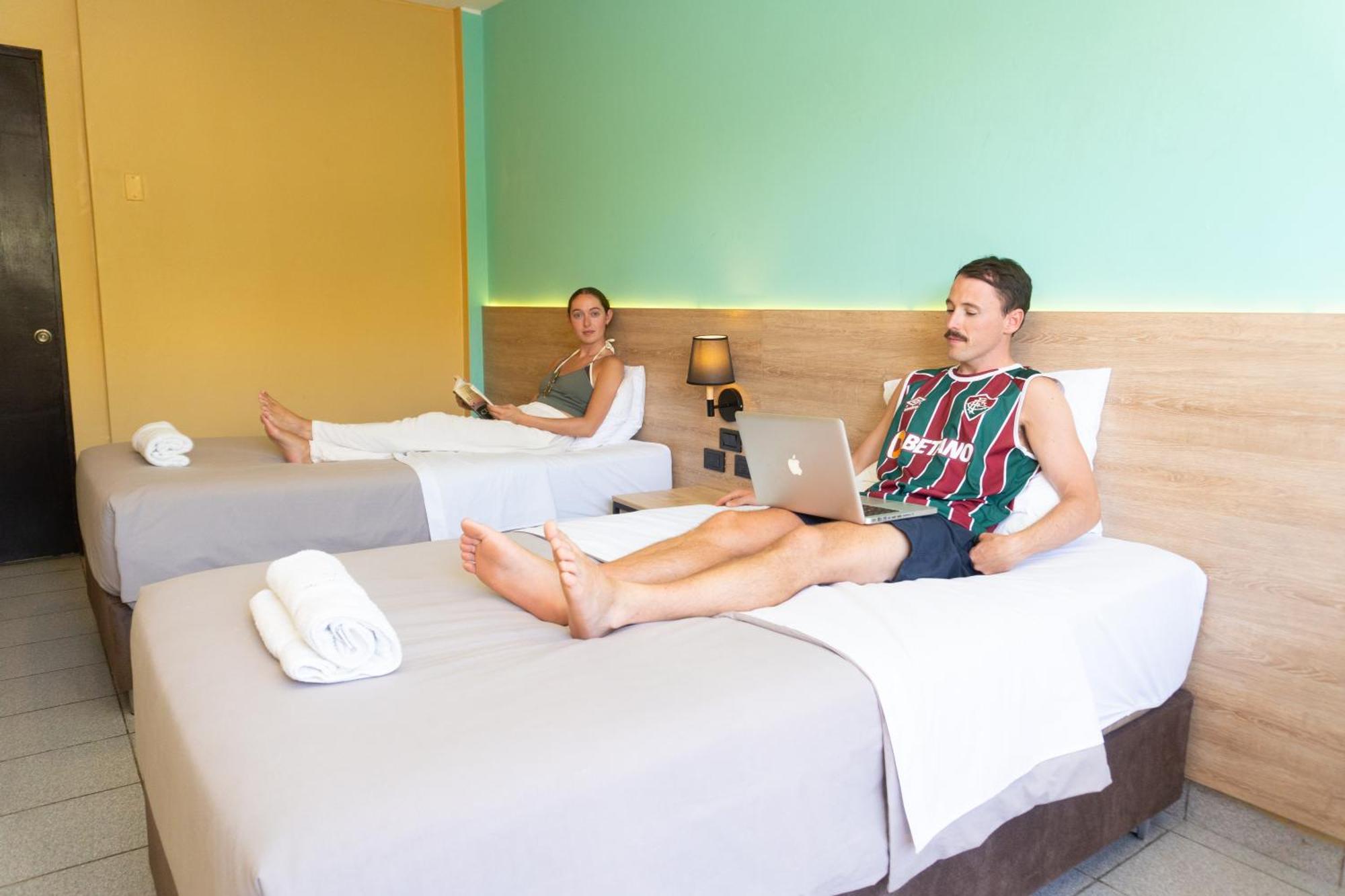 Hostal Wild Rover Huacachina Ica