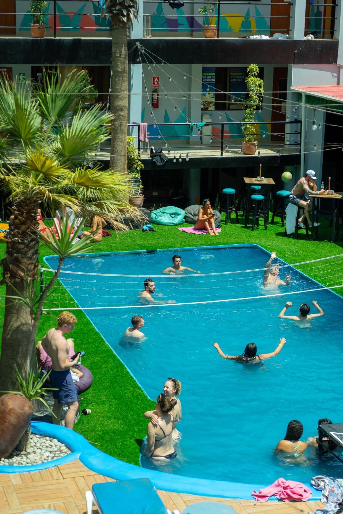 Wild Rover Huacachina *